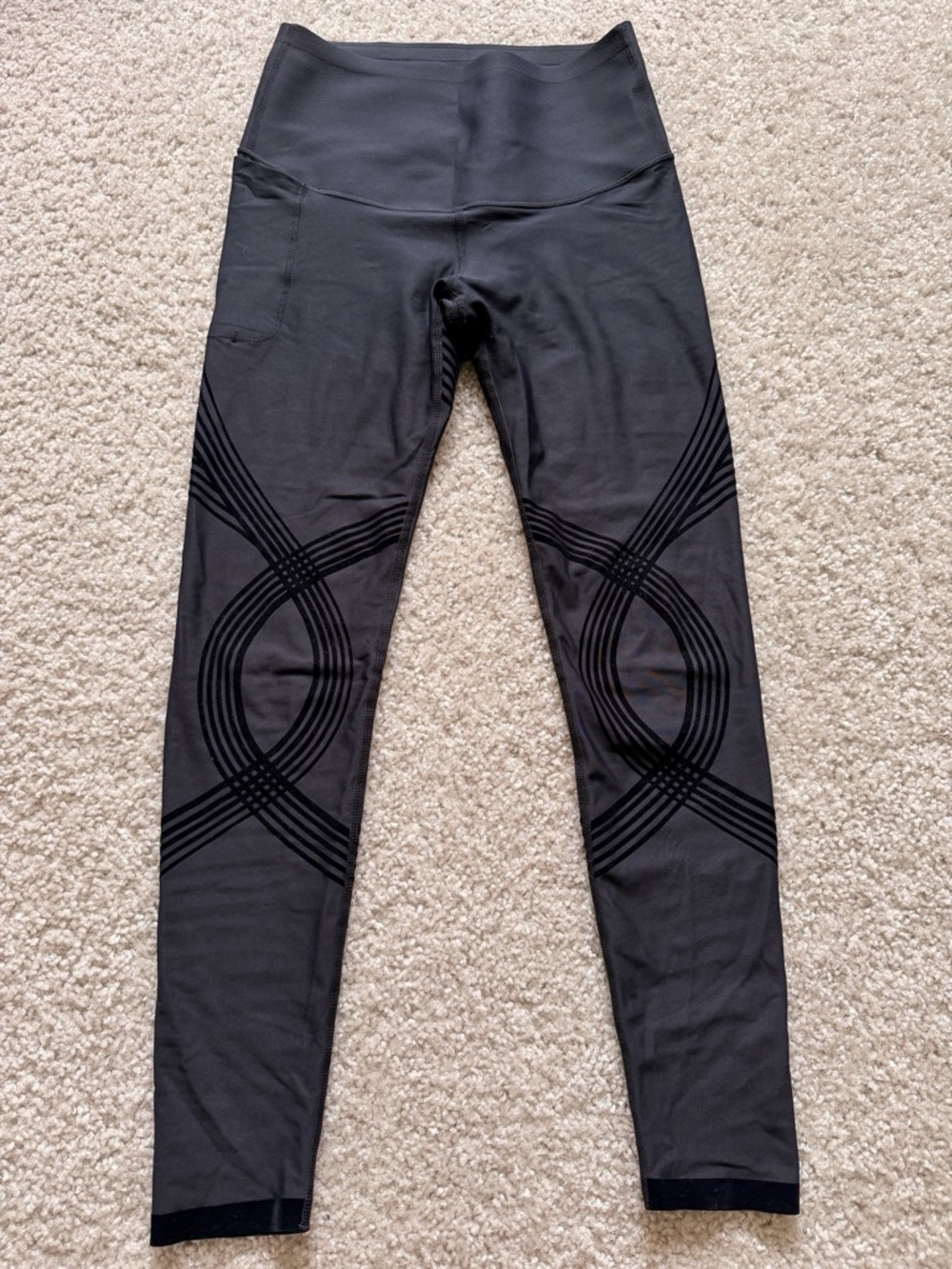 High-Waist Black Women's Performance Leggings with Patterned Side Detailing M